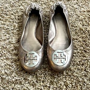 Silver Tory Burch logo ballet flat
